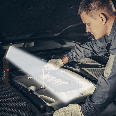 LED ліхтарик на акумуляторі, світлодіодна лампа для майстерень з магнітом