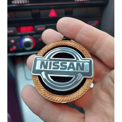 Подвеска ароматизатор Nissan с эффектом переливания
