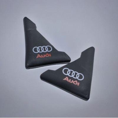Уголки на двери автомобиля Audi для защиты от сколов, трафаретная печать