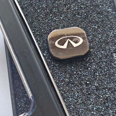 Флешка з логотипом авто  Infiniti, 32 ГБ, уцінка, потертість