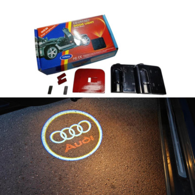Світлодіодне підсвічування на дверях автомобіля з логотипом Audi