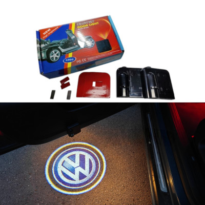Світлодіодне підсвічування на дверях автомобіля з логотипом Volkswagen