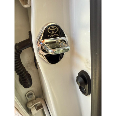 Накладки на дверной замок серебро с логотипом Toyota 01